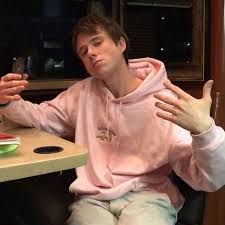 Alec Benjamin, Benjamin Bunny, Fav Artist, Glittery Wallpaper, Handsome Guys, Saved Pins, Celeb Crushes, Fav Celebs, Top Tier