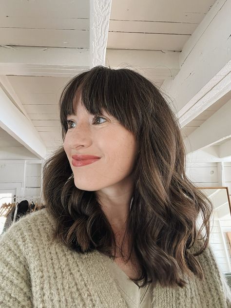 Bottle Neck Bangs Medium Hair, Short Bottleneck Bangs, Bottleneck Bangs Round Face, Bangs Bottleneck, Bottleneck Bangs Medium Hair, Bottle Neck Bangs Hair, Bottleneck Bangs Long Hair, Bang Haircut Ideas, Bang Haircut