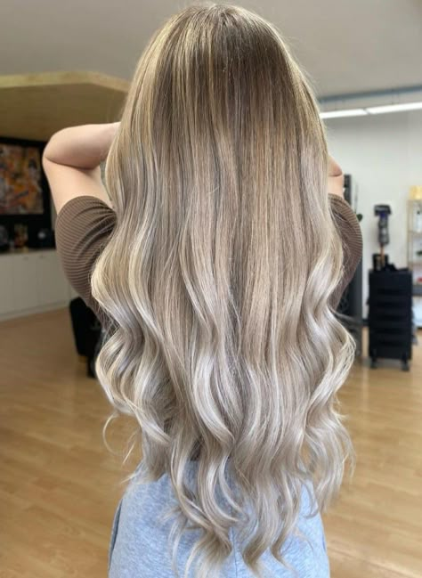 Aurora Hair Color, Ashy Blonde Hair With Shadow Root, Light Balayage Blonde, Sombre Blonde Balayage, Creamy Blonde Hair Balayage Dark Roots, Icy Blonde Balayage Brunettes, Full Blonde Highlights, Blonde Hair Ashy, Level 10 Blonde