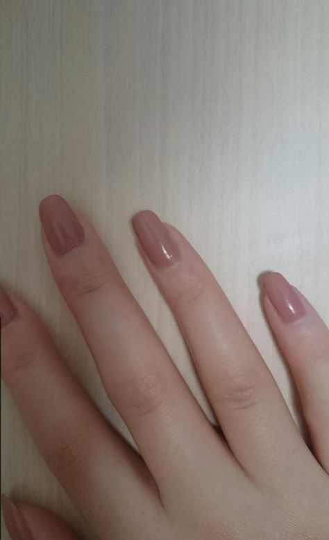 Nude nail polish @uraniadaily Aesthetic Nail Polish Colors, Nude Nail Paint, Nail Paint Shades, Nail Polish Shades, Girly Dp, Cute Simple Nails, Nude Nail Polish, Nude Nail, Cute Nails For Fall