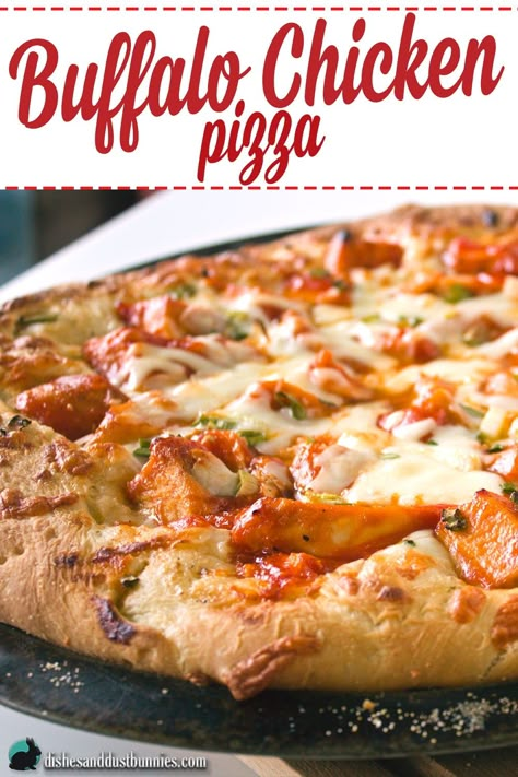 Buffalo Chicken Pizza Recipe, Buffalo Pizza, Pizza Dishes, Chicken Pizza Recipe, Chicken Pizza Recipes, Pizza Stromboli, Buffalo Chicken Pizza, Calzone Pizza, Naan Pizza