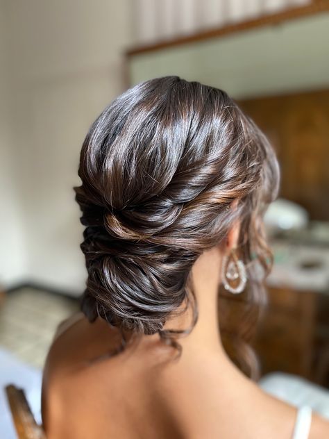 Recogiso en melena midi Medium Hair Up Dos, Prom Wigs, Medium Hair Up, Up Dos For Prom, Up Dos, Private Wedding, Up Dos For Medium Hair, Prom Updos, Mom Hairstyles