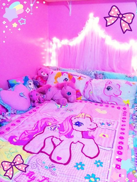 Piezas🐶 Pony Bedroom, My Little Pony Bedroom, Kawaii Rooms, Unicorn Bedroom, Kawaii Bedroom, Karim Rashid, Pastel Room, Kawaii Room, Pinkie Pie