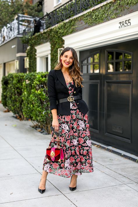 rose print midi dress | how to belt a blazer with a dress Midi Dress And Blazer Outfit, Dress With Blazer Outfit, Dress And Blazer Outfit, Blazer With Dress, How To Wear Blazers, Casual Outfit Inspiration, Belted Blazer, Blazer Outfit, Mode Chic