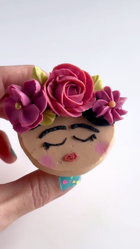 Frida Kahlo Cupcakes, Bake Sale Desserts, Tea Party Cupcakes, Professional Cake Decorating, Cupcake Decor, Icing Piping Nozzles, Pull Apart Cupcakes, Buttercream Cupcakes, Piping Icing