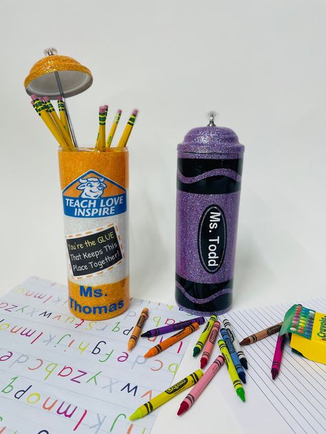 Are you ready for a unique teacher gift?  Then look no further.  This listing is for one pencil dispenser and one 12 pack of pencils ready to gift to your favorite teacher.   Custom Pencil Holder/Dispenser  Acrylic body with a pull-up stainless steel lid and tray Pull-up dispenser that lifts pencils up when the lid is opened for easy access Easy-to-load pencil dispenser  Beautiful addition to any classroom decor 11 inches high by 3.25 inches in diameter Pencil Holder Ideas For Classroom, Straw Dispenser Pencil Holder, Teachers Cups, Pencil Dispenser Teacher, Pencil Holder Ideas, Epoxy Desk, Organization Teacher, Kids School Gifts, Pencils Holder