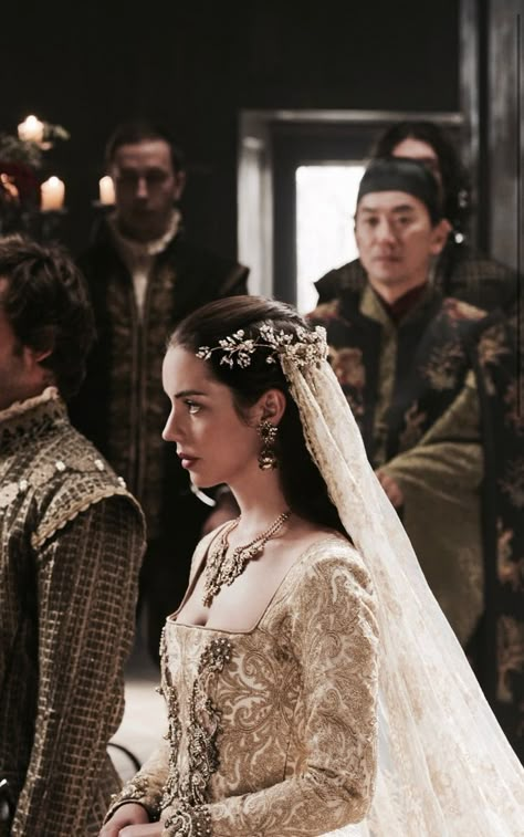 Marie Stuart, Reign Fashion, Tudor Costumes, Reign Dresses, Mary Stuart, Adelaide Kane, Mary Queen Of Scots, Princess Aesthetic, Historical Dresses