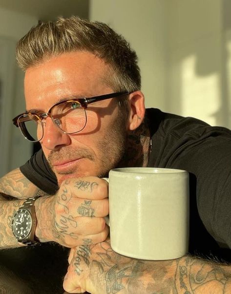 David Beckham Neck Tattoo, David Beckham Tattoos, Football Man Utd, David Beckham Style Outfits, Cher Outfits, David Beckham Style, Sunday Coffee, Dark Men, Instagram Snap