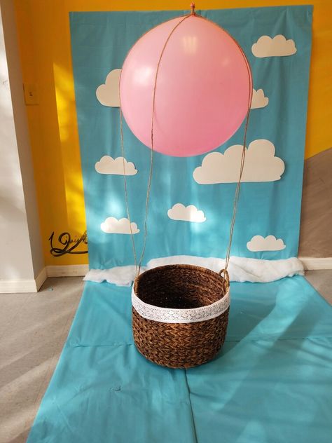 Hot air ballon bday party photo booth Hot Air Balloon Photoshoot, Milestone Ideas, Photo Booth Printables, Diy Hot Air Balloons, Transportation Crafts, Graduation Party Diy, Monthly Photos, Baby Boy Birthday, Class Decoration