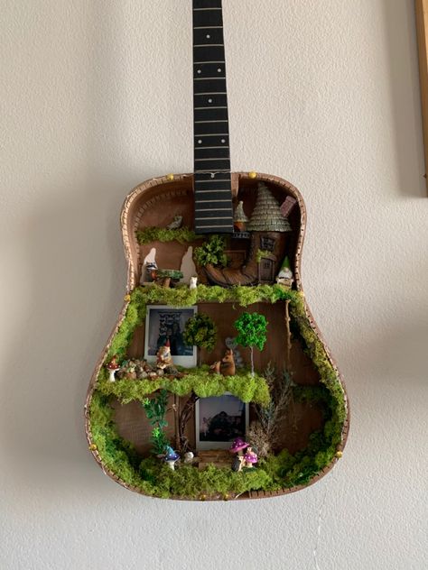 Decorated Guitar Aesthetic, Cottagecore Guitar, Upcycle Guitar Ideas, Guitar Deco, Georgian Aesthetic, Fairy Guitar, Electric Guitar Photography, Electric Guitar Art, Guitar Shelf