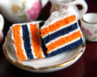 Yummy for Auburn Tailgate! Food dye to make auburn colored layers. RollTideWarEagle.com great sports stories, audio podcast and FREE on line tutorial of college football rules. #CollegeFootball #Auburn #Tailgate Chicago Bears Cake, Auburn Cake, Charm Cake, Football Cake, Food Dye, Cake Slice, Football Food, Bear Cakes, Grooms Cake