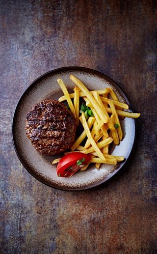 Le steak haché frites Album Photo, Grill Pan, Cinnamon Sticks, Tik Tok, Steak, Grilling, Share It, With Friends, Friends Family