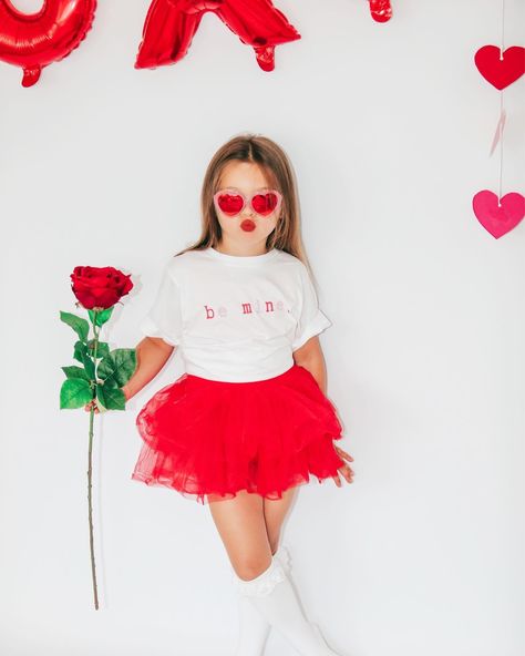 Kids Valentine Photoshoot Picture Ideas, At Home Valentines Photo Shoot Toddler, Sisters Valentines Photoshoot, Valentine Kids Photoshoot Ideas, Indoor Valentines Day Photoshoot Kids, Sister Valentines Photo Shoot, Valentines Toddler Photoshoot, Valentines Day Toddler Photoshoot, Toddler Valentines Photoshoot