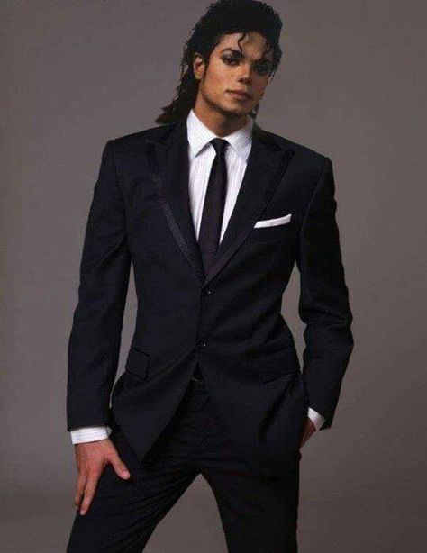 Michael Jackson in a suit Don Pedro, A Man In A Suit, Man In A Suit, Loretta Lynn, Joseph Jackson, Alan Jackson, King Of Pop, Marina And The Diamonds, Jackson Family