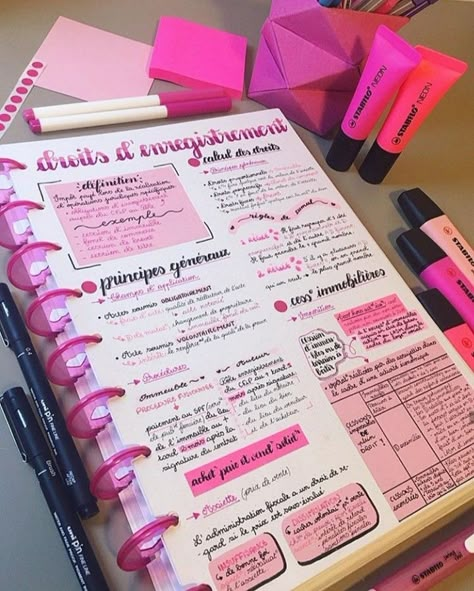 Spanish Study Notes Aesthetic, Cute Note Taking, Notes Design Ideas Notebook, Note Taking Ideas Aesthetic, Pretty School Notes, Aesthetic Notes Study Inspiration, Trabajos Aesthetic, Note Styles, Study Notes Aesthetic