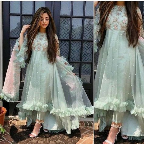 Indian Bridesmaids Outfits Ideas, Indian Bridesmaids Outfits, Net Dress Design, Bridesmaids Outfits, Wedding Guest Outfit Inspiration, Punjabi Dresses, Girls Kurti, Suits Indian, Indian Bridesmaid Dresses