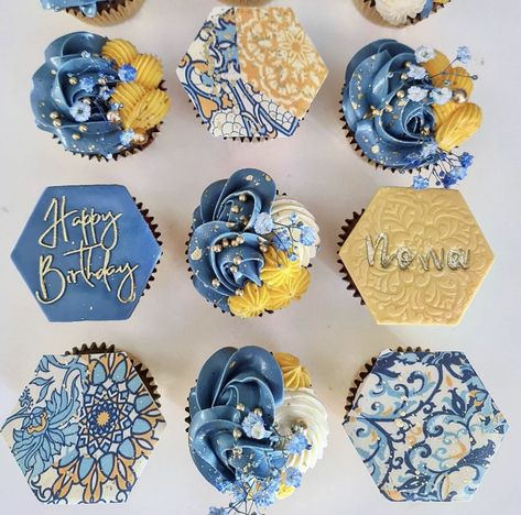 Positano Cupcakes, Greek Themed Cupcakes, Amalfi Cake, Positano Party, Baby Shower Beach Theme, Mediterranean Party, Lemon Birthday, Gold Wedding Cakes, Lemon Themed Bridal Shower