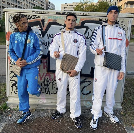 French Streetwear Men, Drip Francese Outfit, French Drip Outfits Men, Lacoste Drip, Marseille Drip, Aesthetic Streetwear Outfits, Athlete Outfit, Lacoste Streetwear, Purple Braces