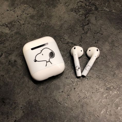 Air Pod Case Painting Diy, Earphones Aesthetic, Airpods Aesthetic, Headphone Aesthetic, Aesthetic Airpods, Samsung Galaxy Buds Pro, Headphones Apple, Cute Ipod Cases, Airpod Pro Case