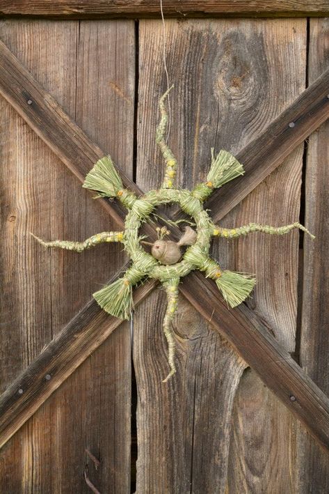 Lithuanian Folklore, Lithuanian Culture Aesthetic, Lithuania Folk, Lithuanian Folk Embroidery, Lithuanian Grass Weaving, Corn Dolly, Halloween Yard Decorations, Farm Art, Backyard Diy Projects