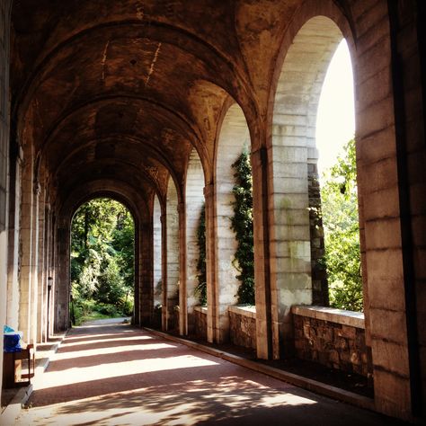 Fort Tryon Park, Washington Heights Fort Tyron Park Nyc, Manhattan Summer, Fort Tryon Park, Nyc Neighborhoods, Washington Heights, Abandoned Castles, Nyc Park, Nyc Life, Graduation Photoshoot