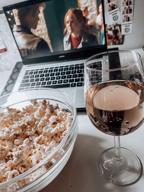 Popcorn And Wine Aesthetic, Popcorn And Wine Pairing, Netflix And Popcorn, Movie And Popcorn Aesthetic, Popcorn Aesthetic Movie, Wine Alcohol, Netflix And Chill, Popcorn, Wine