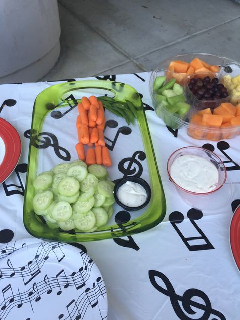 Music note veggie tray! The cookies, of course, went much faster, but had to have a healthy option to keep mum & dad happy! Music Themed Food Ideas, Karaoke Birthday, Music Note Party, Music Birthday Party, Rock Star Birthday, Food Bars, Music Themed Parties, Piano Recital, Party Sandwiches