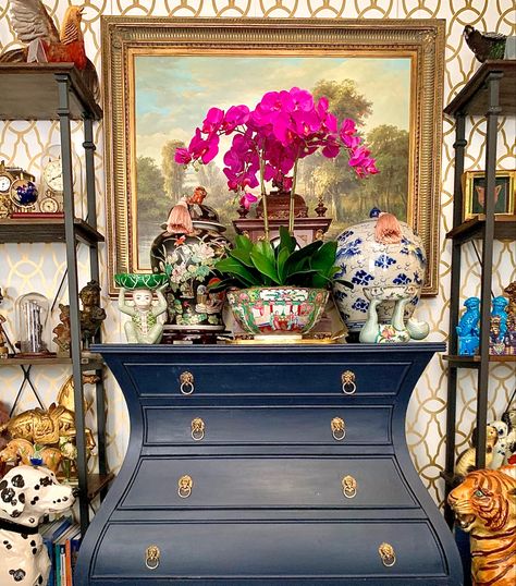 Craftsman Beach House, Hampton Decor, Home Art Painting, Chinoiserie Interior, Faux Orchid, Grand Millennial Decor, Grandmillenial Style, Birthday Father, Rose Medallion