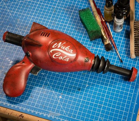 Fallout 4 Props, Fallout Crafts, Video Game Props, Fallout Diy, Fallout Party, Fallout Theme, Lightning Cosplay, Marvel Rpg, Fallout Costume