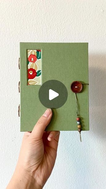 How To Bind A Notebook, Libro Artesanal Ideas, Notebook Gift Ideas, Creative Bookbinding, Binding Notebook, Pencil Skills, Book Binding Diy, Sleep Token, Bookmaking