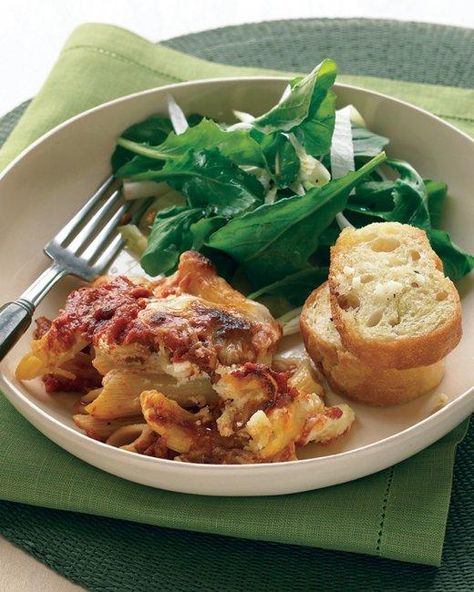 Baked Ziti with Crunchy Italian Salad and Garlic Bread Recipe Beef Lombardi, Creamy Noodles, Easy Ground Beef Casseroles, Resep Pasta, Ground Beef Casserole Recipes, Vegetarian Casserole, Vegetarian Main Course, Beef Casserole Recipes, Ground Beef Casserole