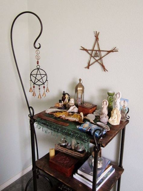 Witchcraft Table Setup, Small Room Altar, Small Wiccan Altar, Altar Ideas Small Space, Small Witch Altar Ideas, Small Alter Ideas Witchcraft, Diy Altar Table, Small Witch Altar, Small Alter Ideas