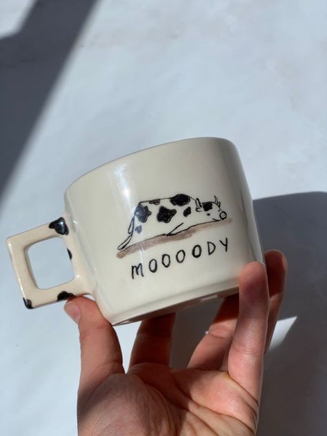 Mooody mug #zicxa-photos #zicxa #images #background #wallpaper #freepik #shutterstock #VN Check more at Weird Mugs Aesthetic, Painting On Mugs Ideas, Paint Coffee Mug Diy, Funny Ceramics Ideas, Funky Ceramic Mugs, Mugs Painting Ideas, Painted Mugs Ceramic, Aesthetic Mug Design, Cool Mug Designs