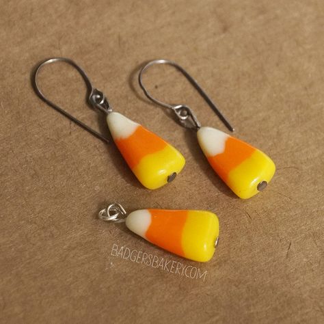 Halloween Earrings Diy, Corn Jewelry, Corn Earrings, Clay Halloween, Candy Corn Earrings, Fake Candy, Polymer Clay Halloween, Halloween Clay, Mushroom Jewelry