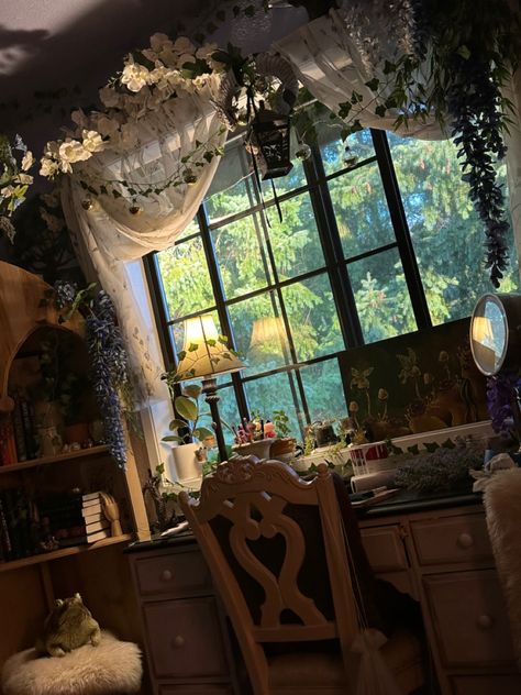 Pixie Hollow Aesthetic Room, Cottagecore Apartment, Antique Apartment, Ryan Core, Honk Shoo, Vibe Rooms, Whimsical Bedroom, Room Redesign, Dreamy Room