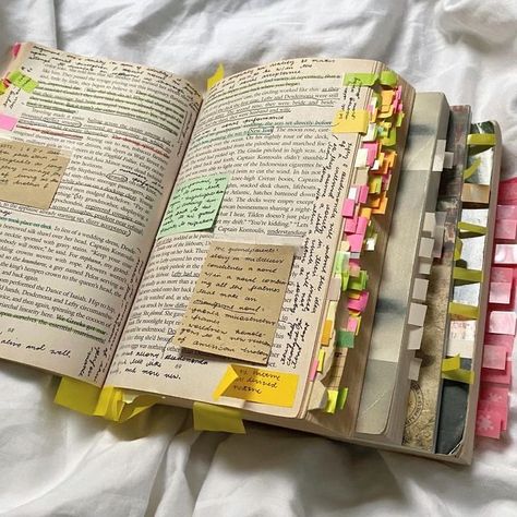 Sticky Notes Quotes Motivation, Book Annotation Tips, Sticky Notes Quotes, Notes Quotes, Annotating Books, Back To University, Note Templates, Motivation Study, Book Annotations