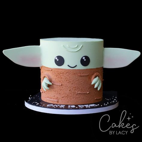 Bb8 Birthday Cake, Yoda Cake Ideas Easy, Starwars Cake Simple, Baby Yoda Smash Cake, Starwars Birthday Cake Ideas, Baby Yoda Cake Ideas, Star Wars Cake Yoda, Yoda Cake Ideas, Star Wars Cake Easy