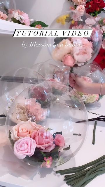 Balloon Flower Centerpieces Diy, Flower Bobo Balloon, Balloon Filler Ideas, Flower Balloon Centerpiece, Bobo Balloon Centerpiece Ideas, Diy Balloon Arrangements, Bubble Balloons Ideas, Bubble Balloon Centerpieces, Clear Balloons With Flowers