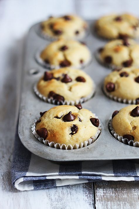 greek-yogurt-muffins-3 Yogurt Banana Muffins, Greek Yogurt Banana Muffins, Yoghurt Muffins, Muffin Allo Yogurt, Greek Yogurt Muffins, Yogurt Banana, Blender Muffins, Yogurt Muffins, Banana Chocolate Chip Muffins