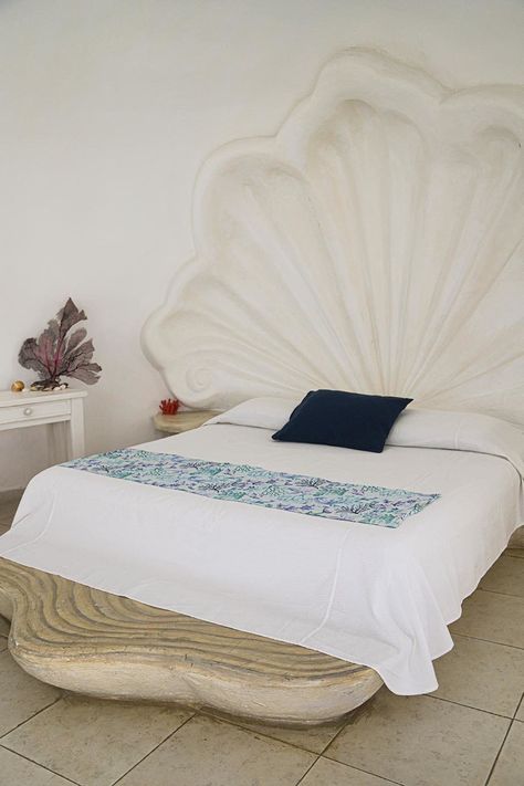 Shell Shaped Bed, Seashell Bed, Sea Bedroom Ideas, Modern Plastering, Shell Headboard, Seashell House, Shell Bed, Mermaid House, Shell Furniture