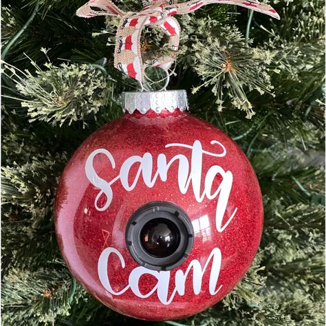 Glass Painted Ornaments, Plastic Christmas Balls Ornaments Ideas, Cricut Christmas Ornaments, 2024 Ornaments, Vinyl Christmas Ornaments, Glass Ornaments Diy, Easy Kids Christmas, Christmas Glitter Ornaments, Santa Cam Ornament