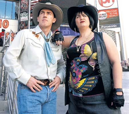 "Gavin & Stacey" - Rob Brydon (Uncle Bryn) and Ruth Jones (Nessa) : Islands in the Stream Nessa Gavin And Stacey Costume, Nessa Gavin And Stacey, Barry Island, Rob Brydon, Ruth Jones, British Icons, Islands In The Stream, Gavin And Stacey, British Humor