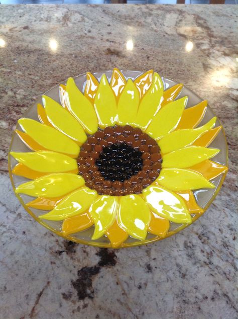 Loved making this one                                                                                                                                                      More Glass Fusion Bowl, Fused Glass Sunflower Patterns, Sunflower Fused Glass Ideas, Fused Glass Sunflower, Glaskunst Inspiration Ideas, Fused Glass Ideas Tutorials, Glass Fusing Projects For Beginners, Fused Glass Bowls, Fused Glass Plates Bowls