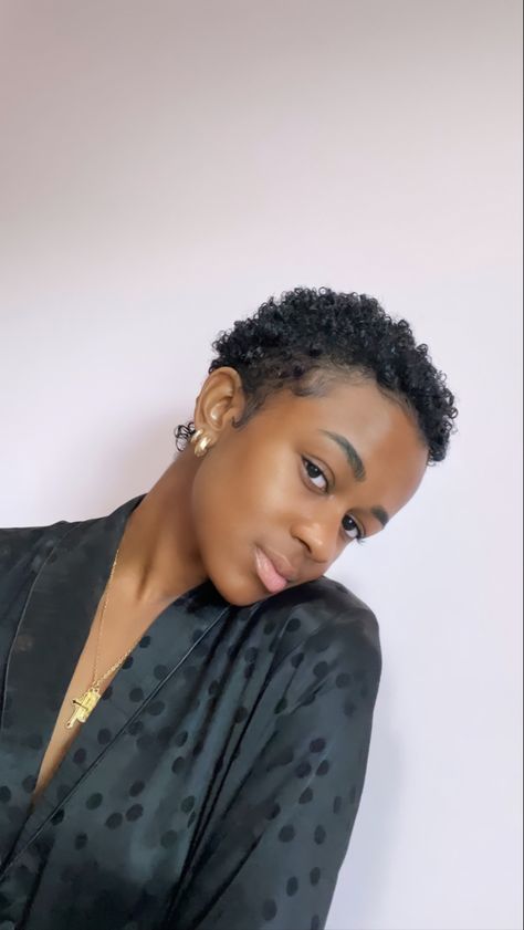 Twa Big Forehead, Sophomore Aesthetic, Hairstyles Short Curly Hair, Big Chop Twa, Natural Hair Pixie Cut, Character Hairstyles, Short Textured Haircuts, Crown Inspiration, Big Chop Natural Hair