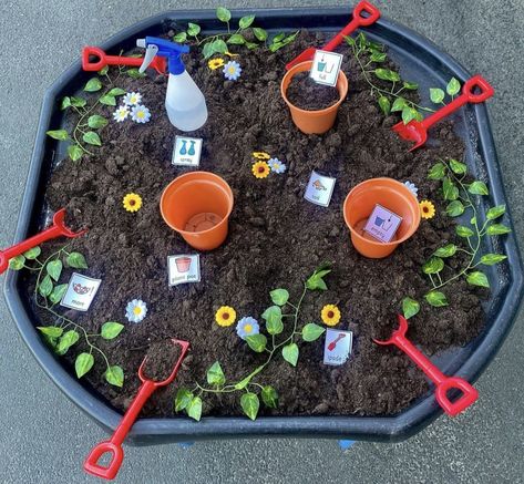 Spring Messy Play Ideas, Garden Tuff Tray Ideas, Nursery Garden Ideas Outdoor Play, Spring Activities Eyfs, Baby Room Activities, Tuff Tray Ideas Toddlers, Messy Garden, Toddler Sensory Bins, Nursery Planning