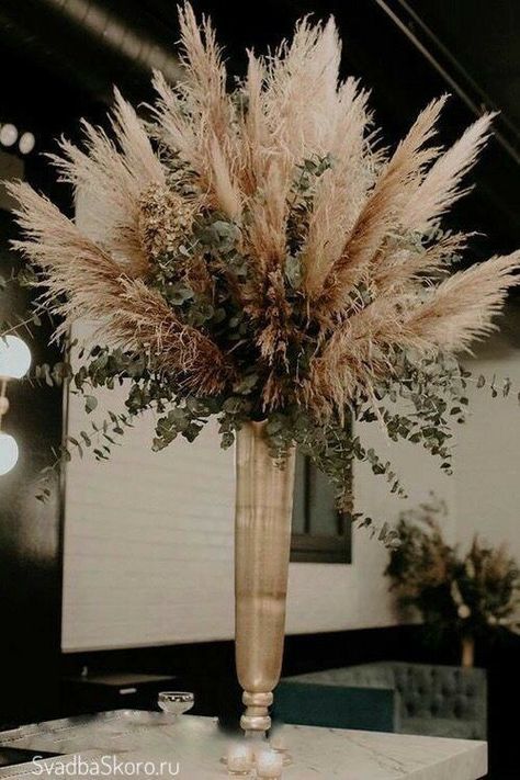 Beach Grass Wedding Centerpieces, Tall Boho Wedding Centerpieces, Pampas Arrangement Vase, Tall Boho Centerpieces, Pompus Grass Centerpiece Wedding, Pompadour Grass Centerpiece, Pompous Grass Centerpieces, Wheat Wedding Decorations, Diy Boho Wedding Centerpieces