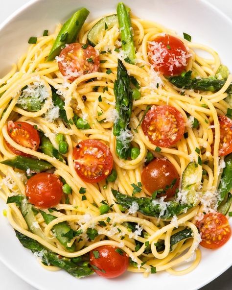 Spaghetti Primavera, Easy Pasta Primavera, Recipe For Spaghetti, America's Test Kitchen Recipes, Pasta Primavera, Vegetable Pasta, Spring Vegetables, Americas Test Kitchen, Spaghetti Recipes