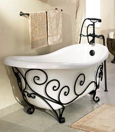 Claw Bathtub, Baie Vintage, Herringbone Backsplash, House Fashion, Scroll Work, Dream Bathrooms, Clawfoot Tub, Dream Bathroom, Bath Tub