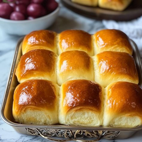 Milk Brioche Rolls, Yeast Crescent Rolls, Milk Brioche, Milk Rolls, Bread Recepies, Dessert Pies, Breaking Fast, Homemade Biscuits Recipe, Sub Rolls