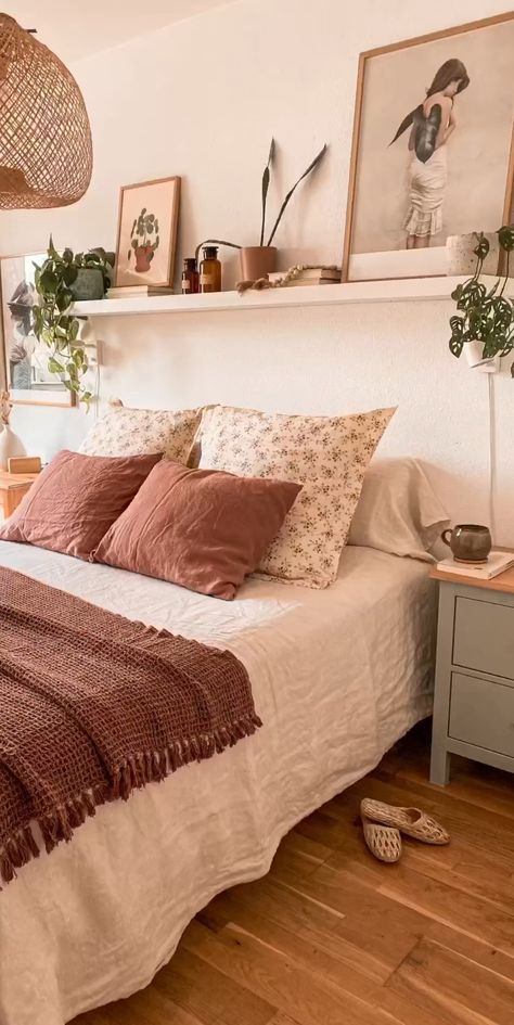 Stil Boho, Small Space Living Room, Redecorate Bedroom, Cozy Room Decor, Apartment Decor Inspiration, Room Makeover Bedroom, Room Inspiration Bedroom, Bedroom Aesthetic, Apartment Room